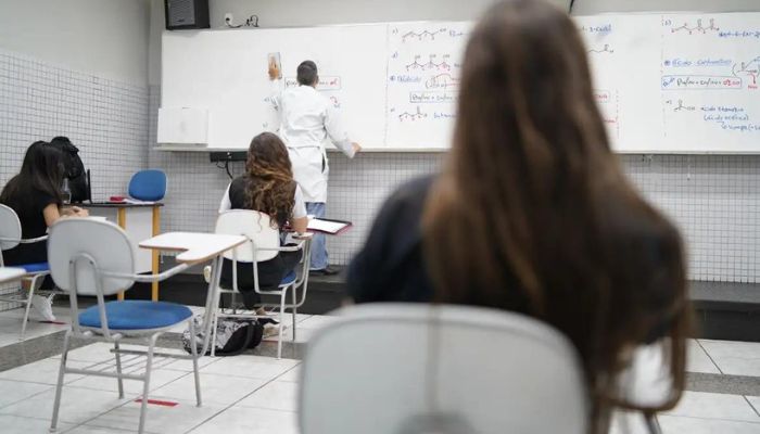 Senado aprova reformulação do ensino médio 